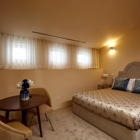 Signature Os Terceiros Apartment *