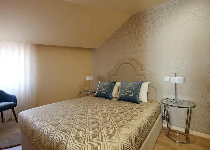 Signature Os Terceiros Hotel *