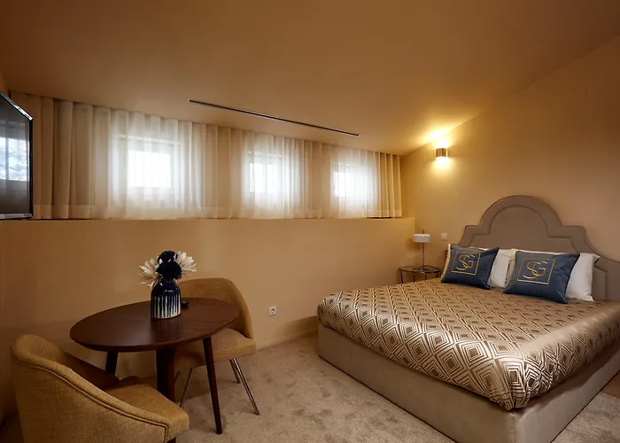 Signature Os Terceiros Hotel *